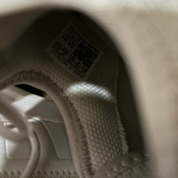 Adidas size 4 1/2 - Picture 6 of 7